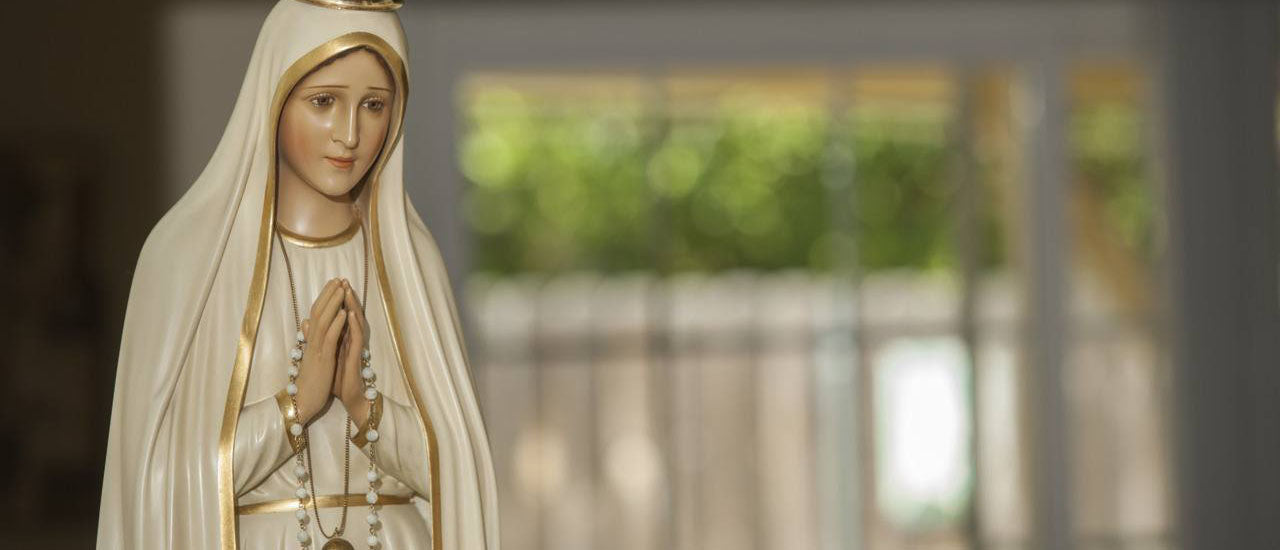 Statue of the virgin mary praying